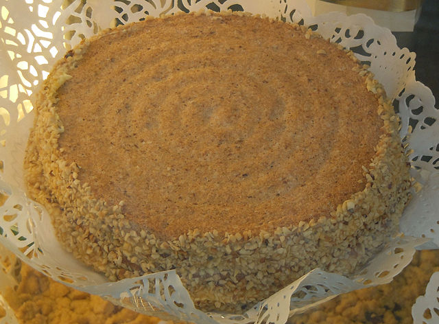torta elvezia o helvetia, con il suo tipico disegno a spirale